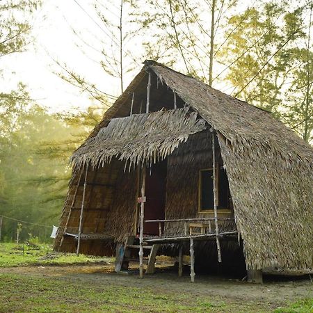 Mr. Chuoi Bar&Hut Hotel Ko Phra Thong Ngoại thất bức ảnh