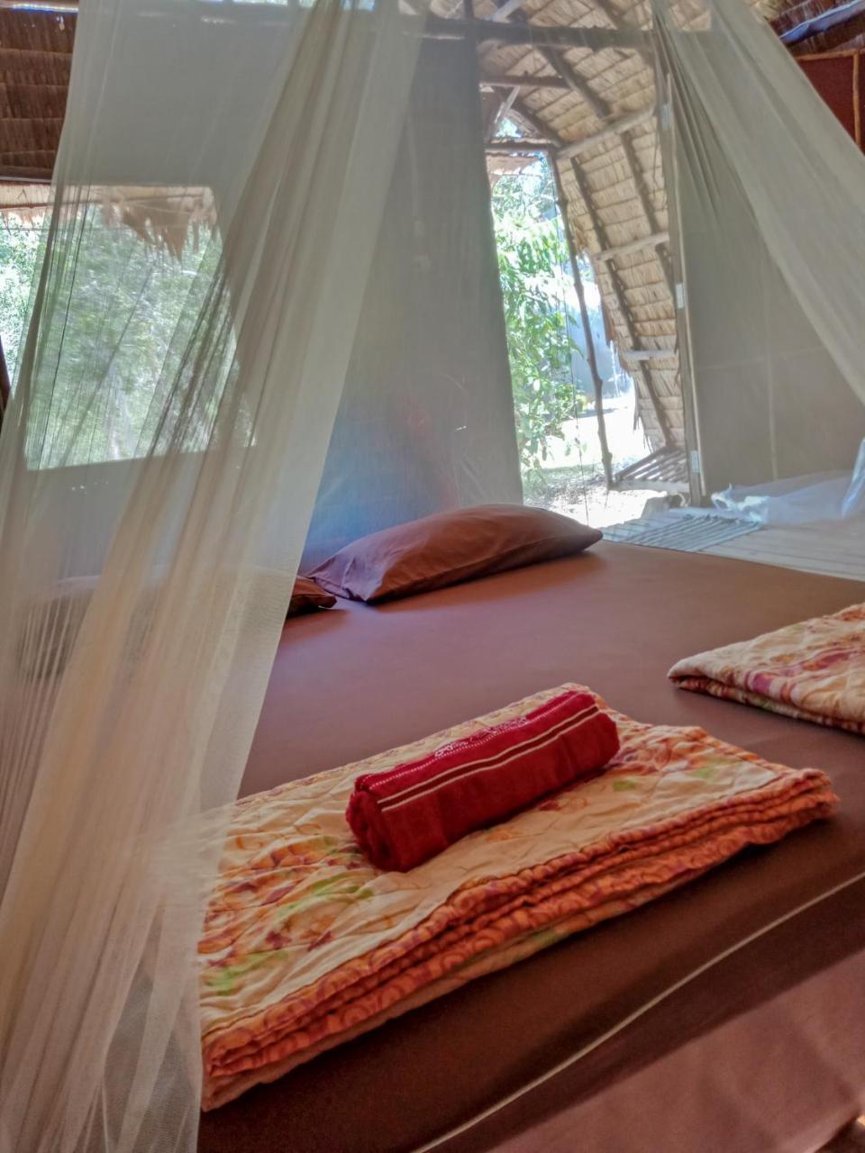 Mr. Chuoi Bar&Hut Hotel Ko Phra Thong Ngoại thất bức ảnh